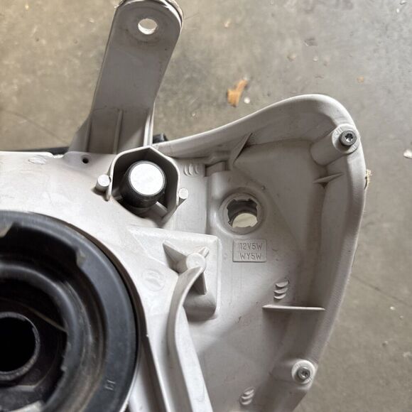 2014-2017 OEM Toyota Tundra 4Runner Tacoma Halogen Headlight Housing Unit Right - Picture 10 of 16